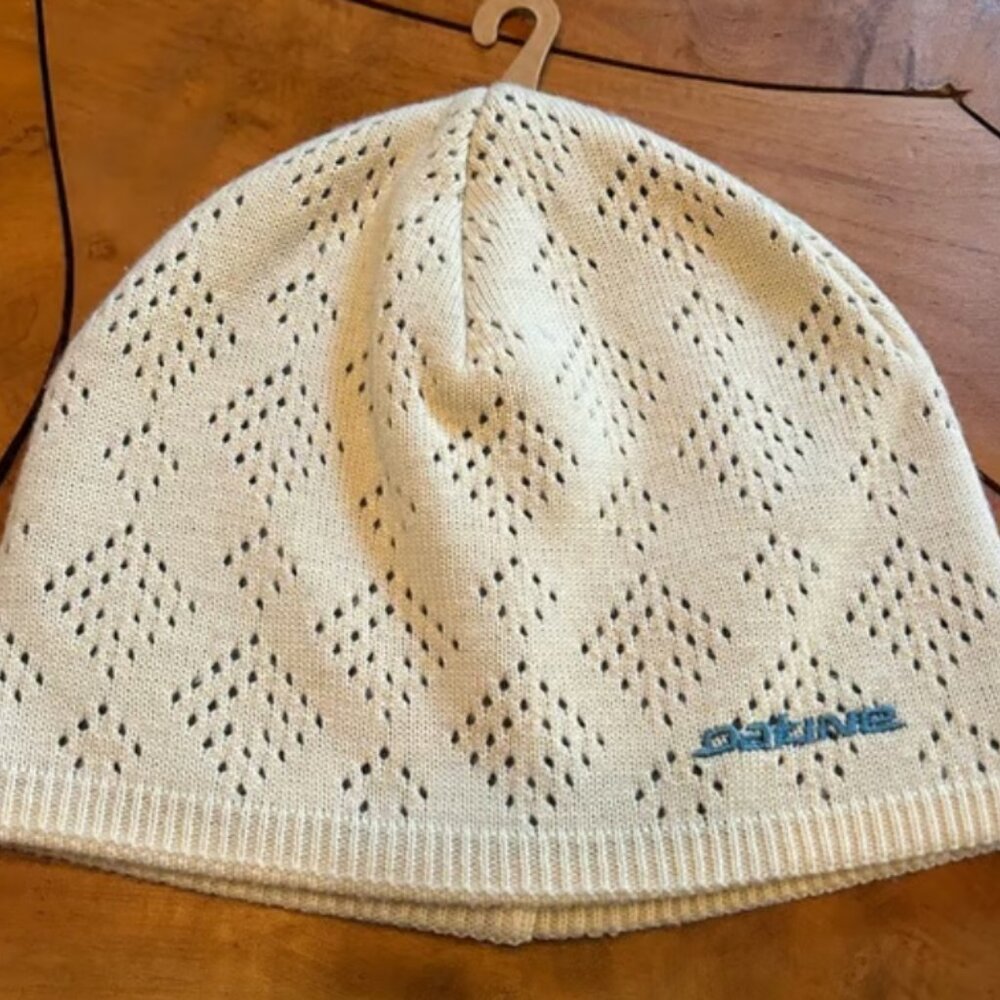 NEW Dakine Skull Cap Beanie Hat Surf Skateboard Skate Hawaii Maui Waikiki White